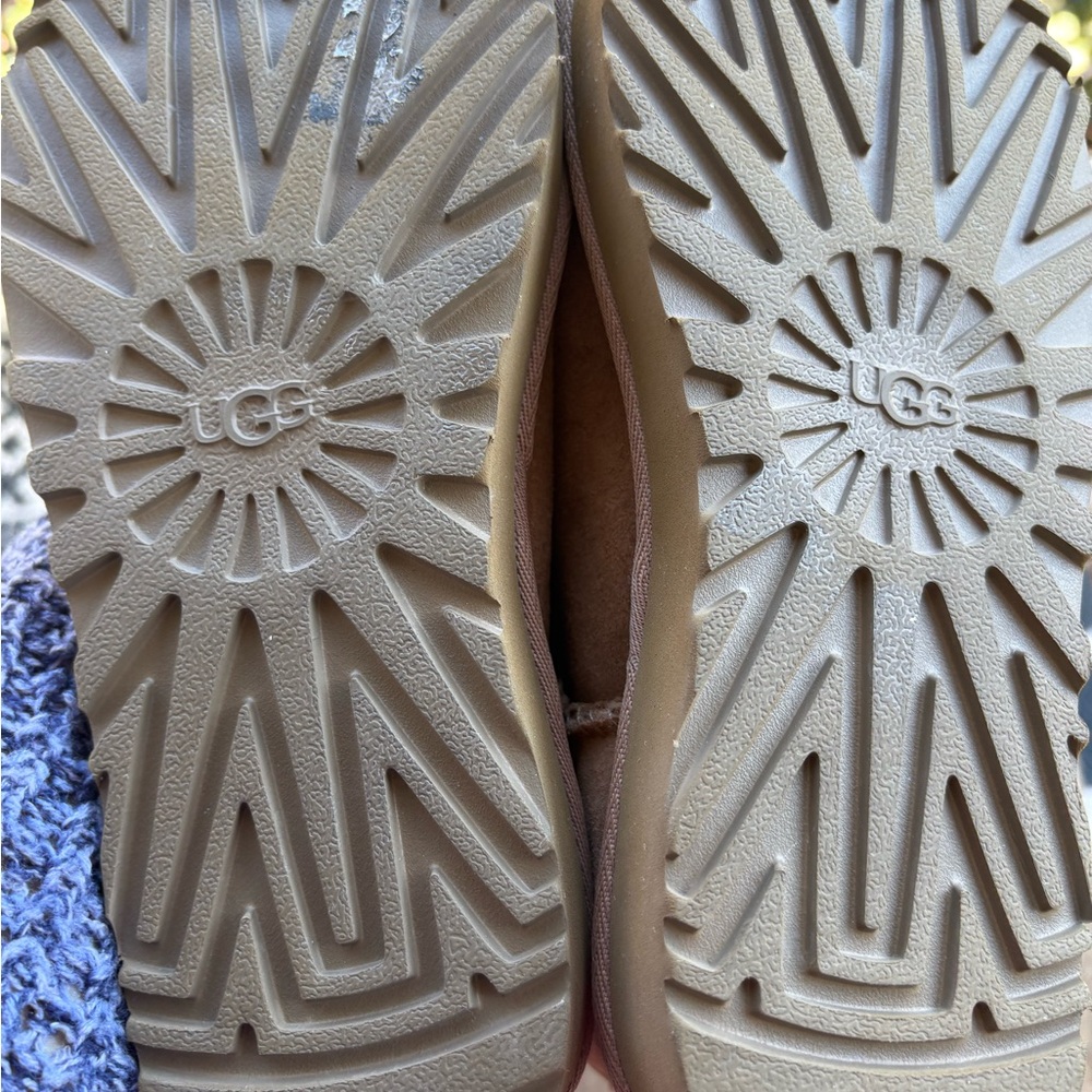 UGG Classic Short ll Boots LIKE NEW - Picture 4 of 6